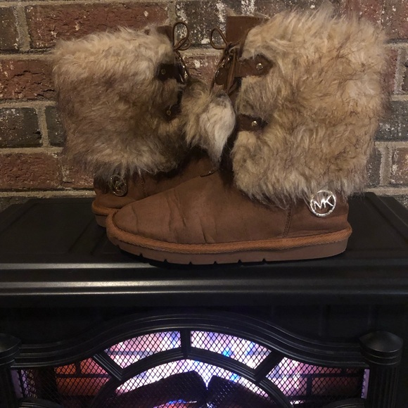 MICHAELS KORS BIG KIDS SIZE 3 BOOT’S 🥾| COLOR TAN. - Picture 4 of 11